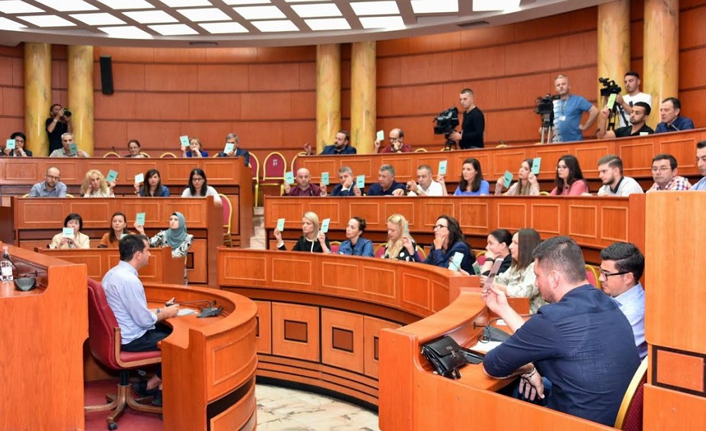 Miratohet bonusi i qirase per familjet e Kombinatit, brenda veres shorti per shtepite